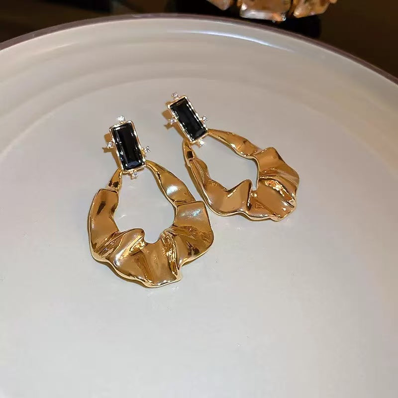 Folded Metal & Black Crystal Earrings: Unlock Your Professional Grace & Strength