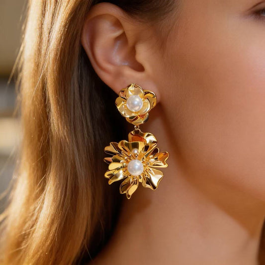 Be the center of attention instantly—the everlasting golden flower