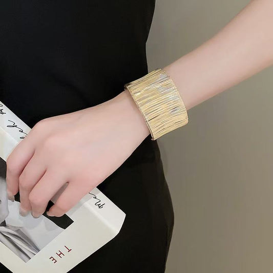 Black meets gold, full power unleashed