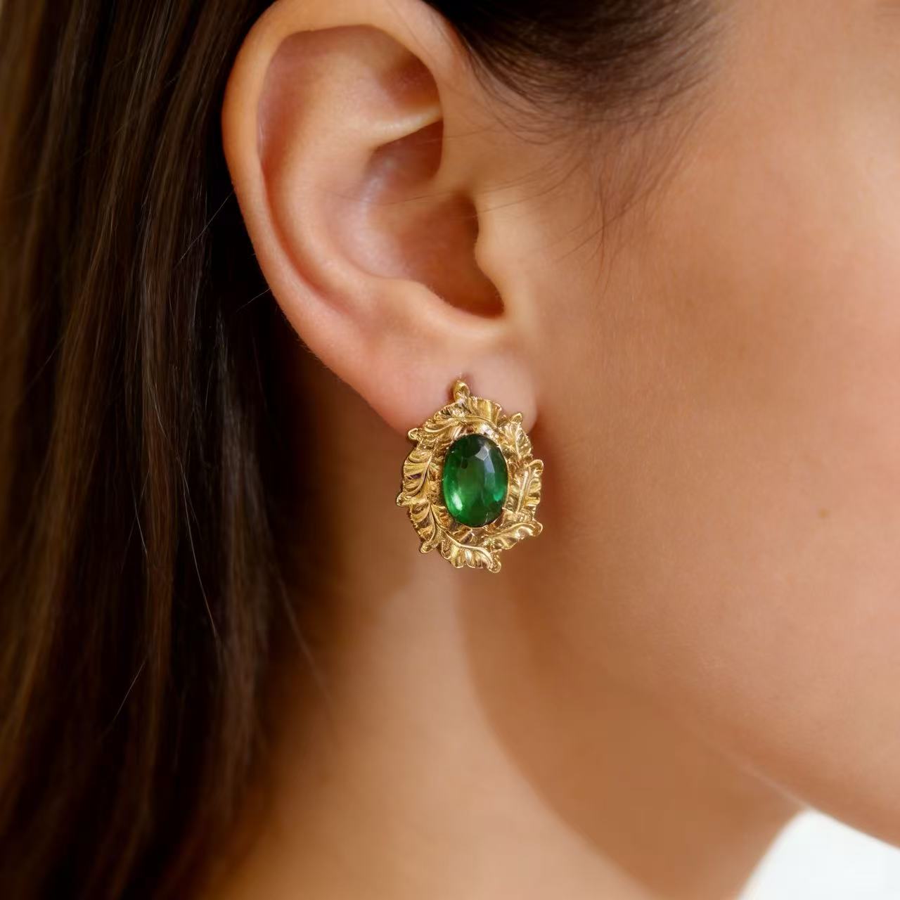 From beach to city, this versatile essential keeps you the center of attention at all times
