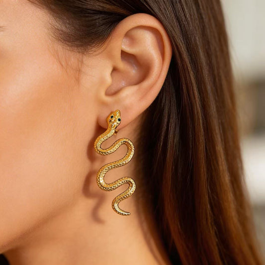 The ethereal snake at your ear unlocks the fashionable code of the design
