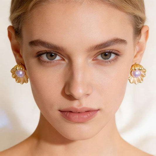 Shell pearls + nude long dress = A versatile and elegant must-have item