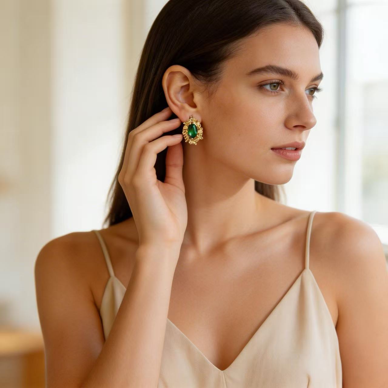 From beach to city, this versatile essential keeps you the center of attention at all times