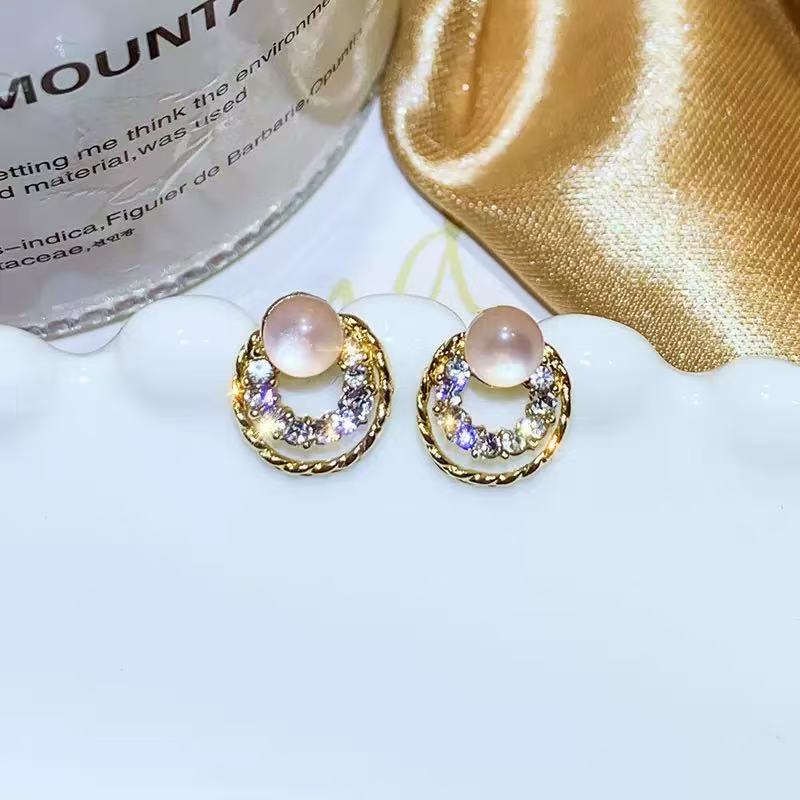 Vintage Cat's Eye • Timeless Elegance
