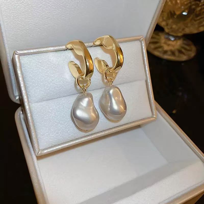Irregular Baroque Pearls – Versatile for Work & Date Night
