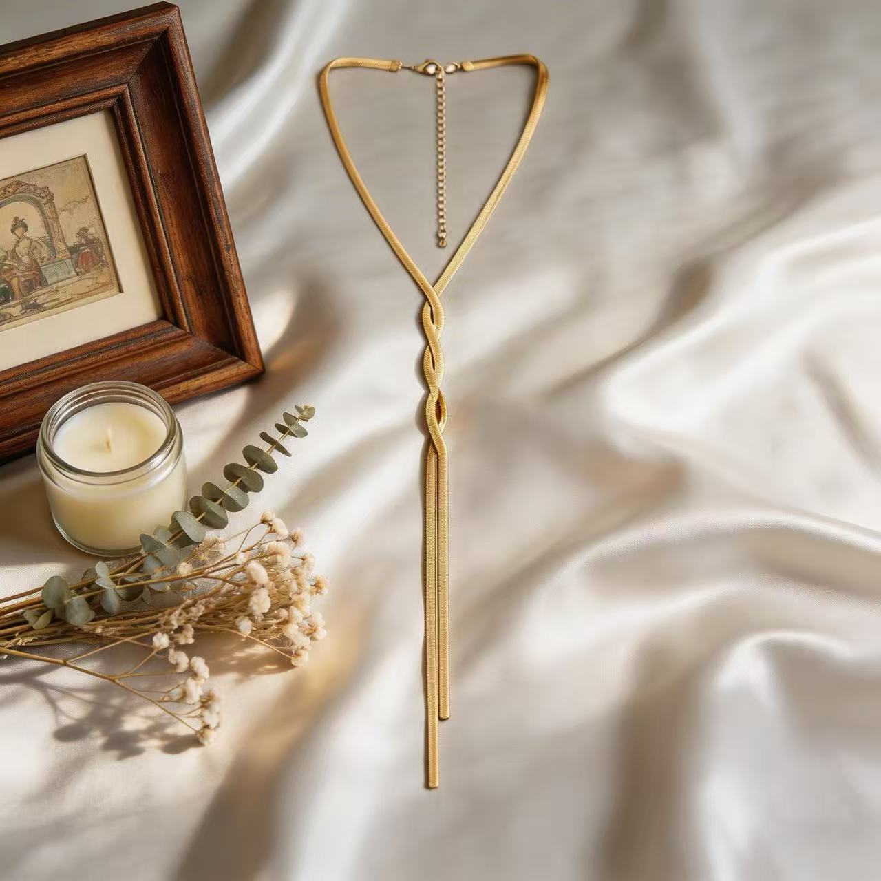 Gilded woven knots-where sexiness and tenderness coexist.