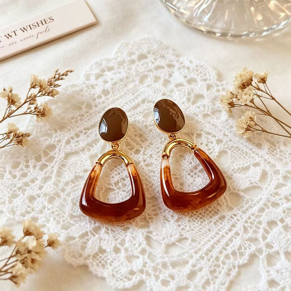 Minimalist Meets Vintage: The Ombré Amber Earrings You’ll Wear On Repeat